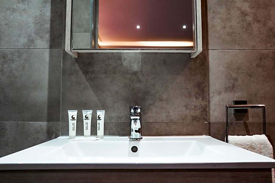 Cascades Guest Lodge