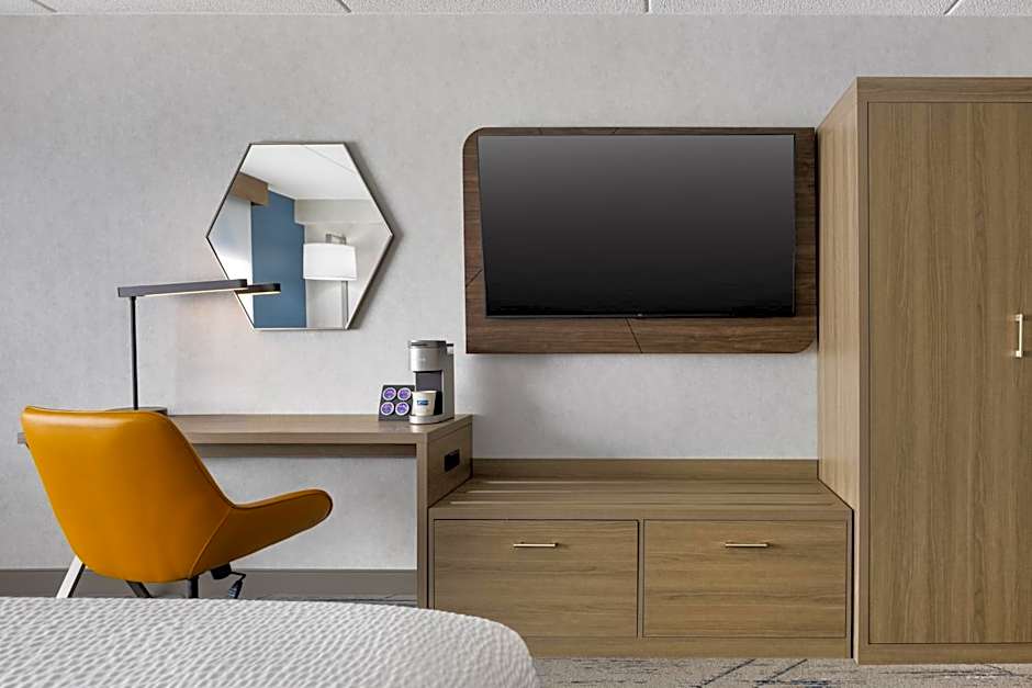 Holiday Inn Express & Suites Ottawa East-Orleans By IHG