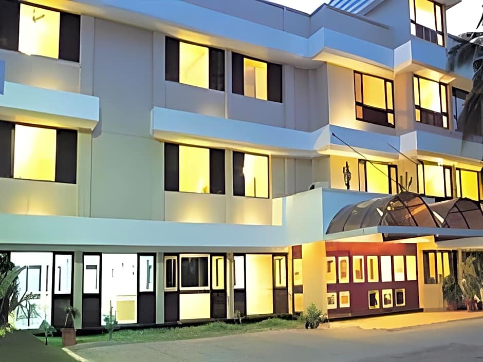 Hotel Highway Garden