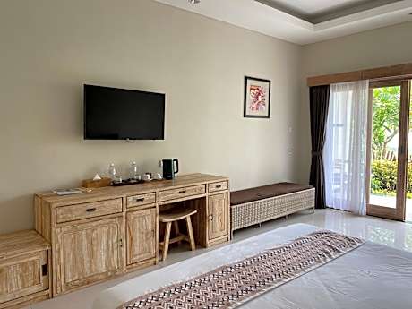 Suite with Pool View