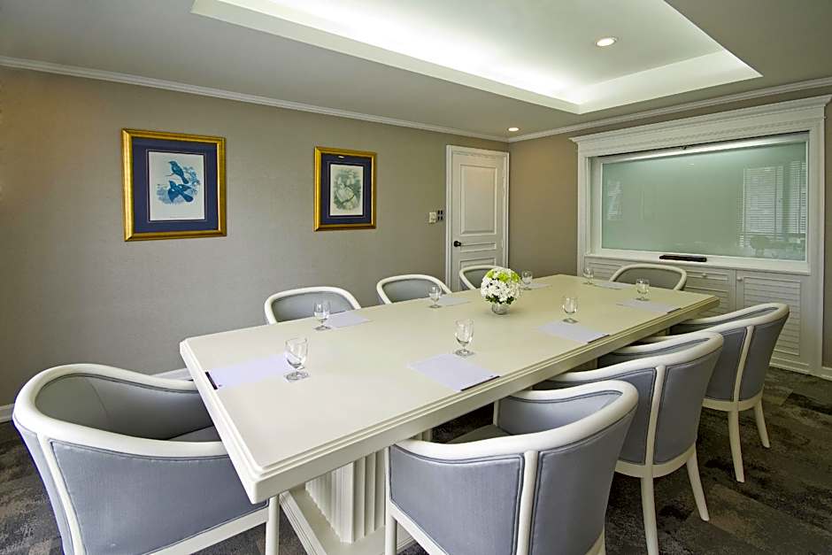 Cape House Langsuan Hotel