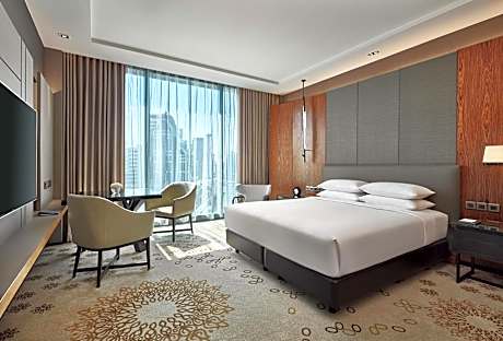 King Room with City View - Club Access