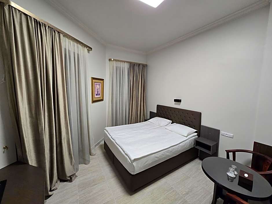 Yerevan Deluxe Hotel