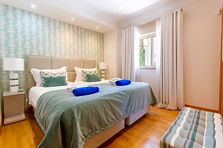 Two-Bedroom Apartment With Sea View and hot tub - First floor