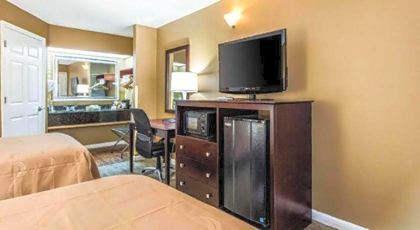Quality Inn Bessemer I-20 exit 108