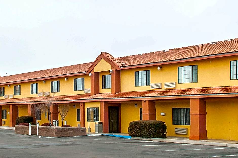 Quality Inn & Suites Grants - I-40