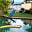 Kennedy Drive Boutique Motel & Nursery- Close To City Centre & Airport