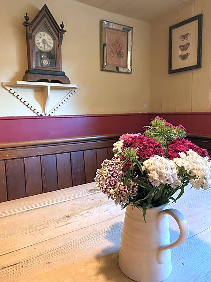 Kings Head Low House