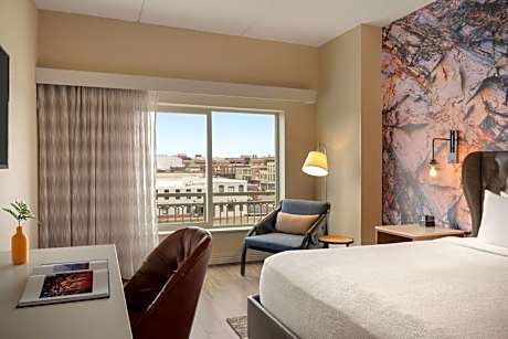 Standard King Room with River View
