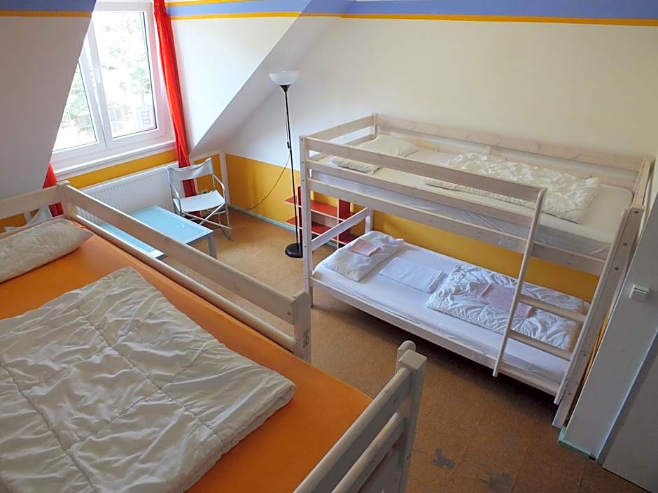 Max Hostel