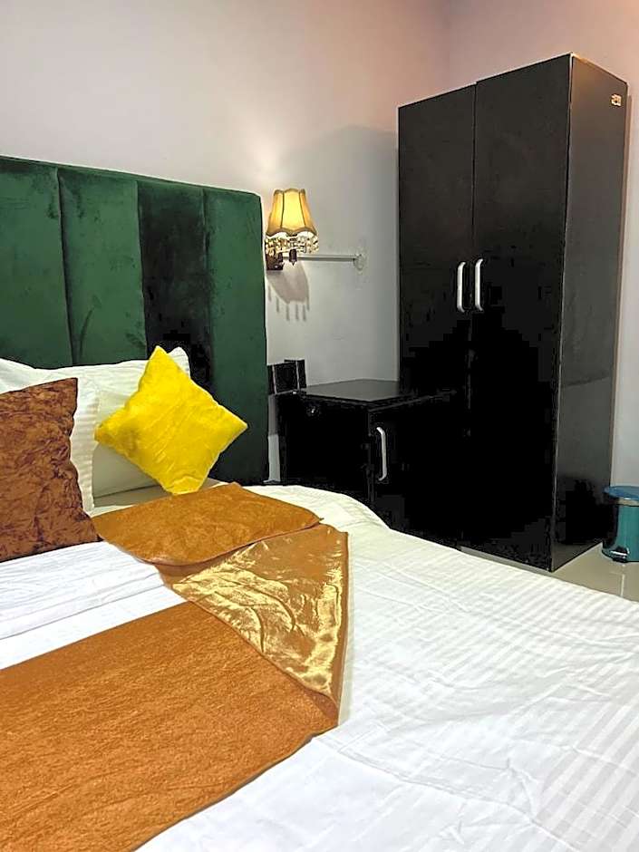 Glandov Suites and Apartment