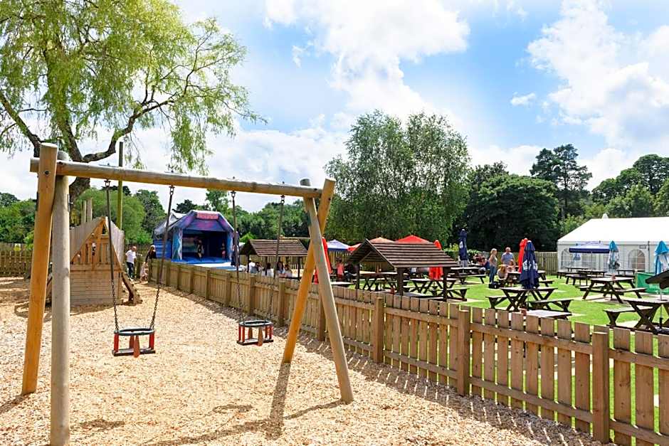 The Britannia Inn & Waves Restaurant