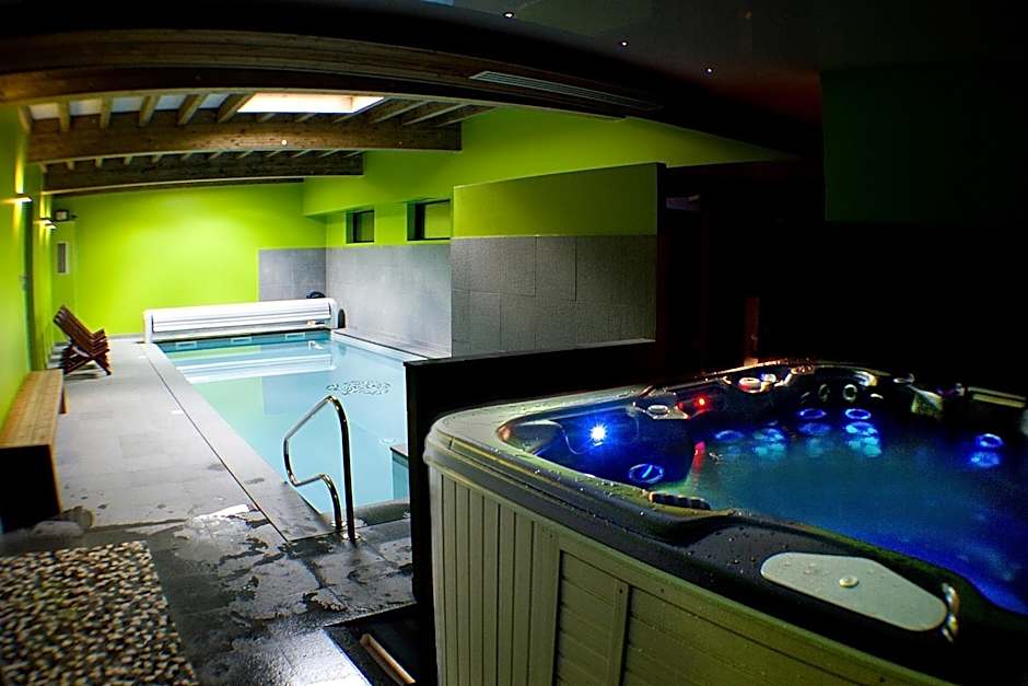 Gite Roche Des Ducs avec Piscine toute l'année, Spa, Sauna, Hammam