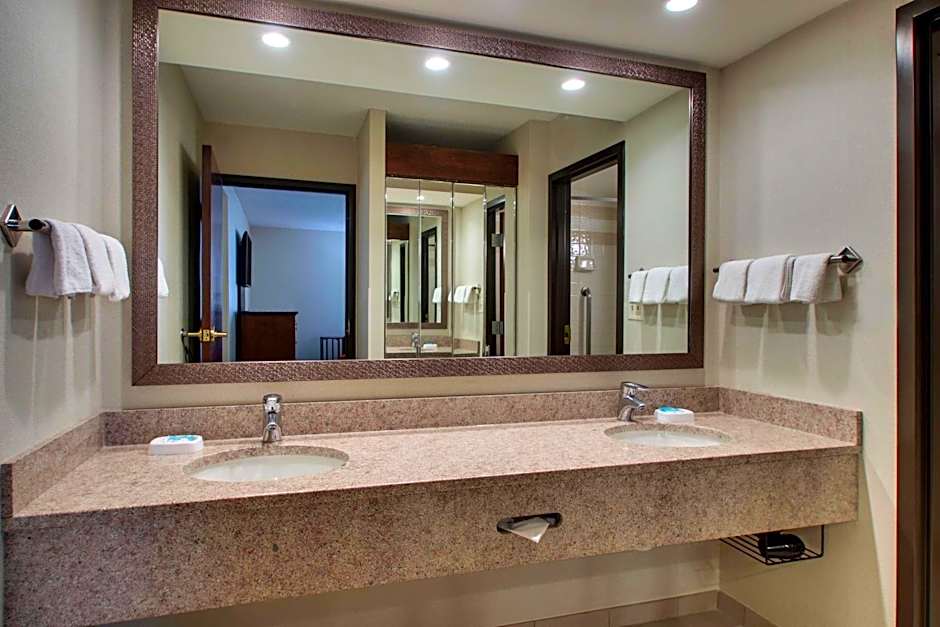 Drury Inn and Suites Bowling Green