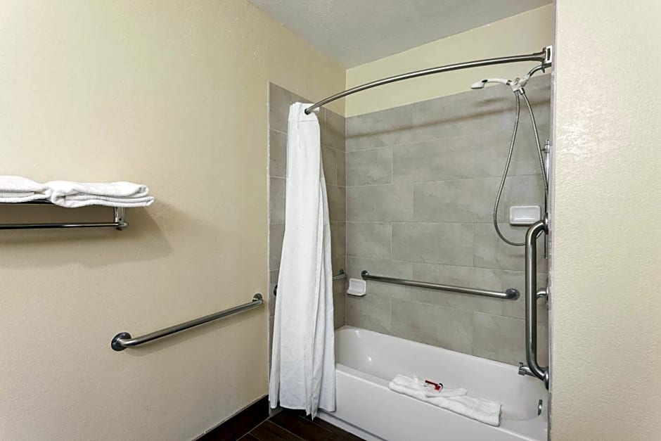 Super 8 by Wyndham Bakersfield South CA