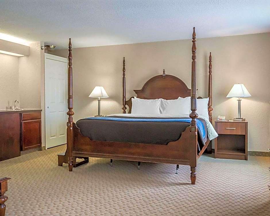 Quality Inn & Suites Dixon Near I-88