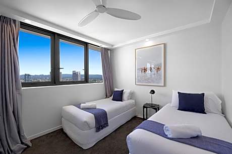 Deluxe Three-Bedroom Apartment