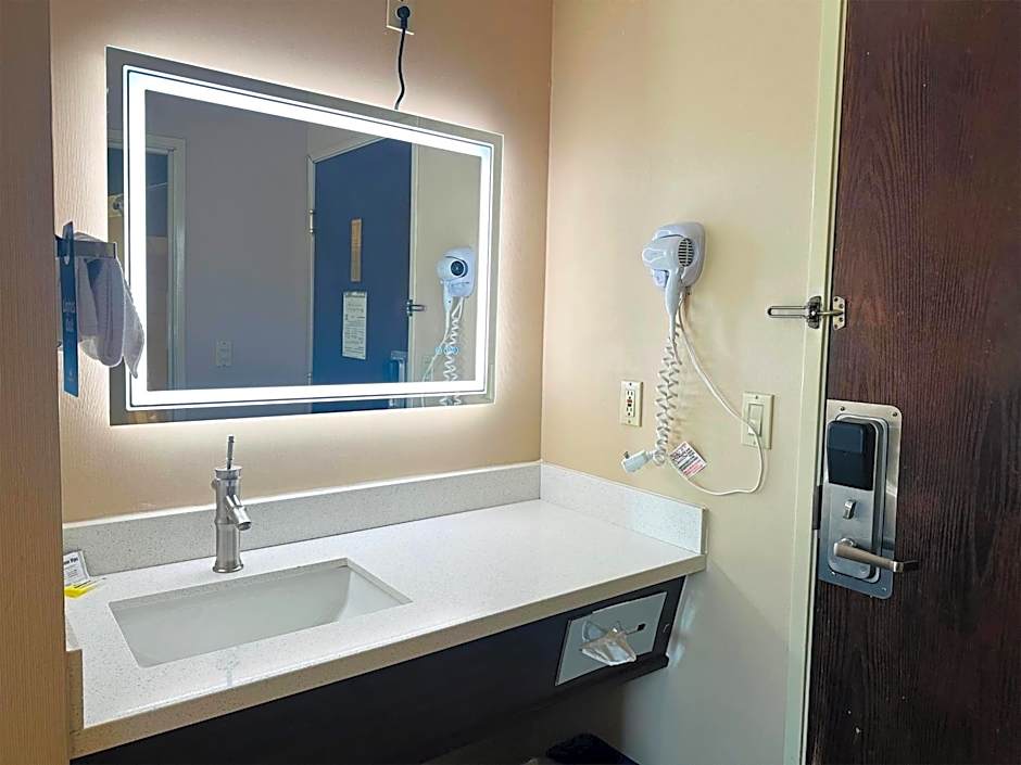 Days Inn by Wyndham Seatac Airport