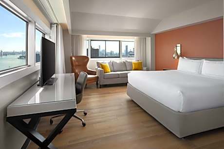 Premium Corner Room with One King Bed - City View