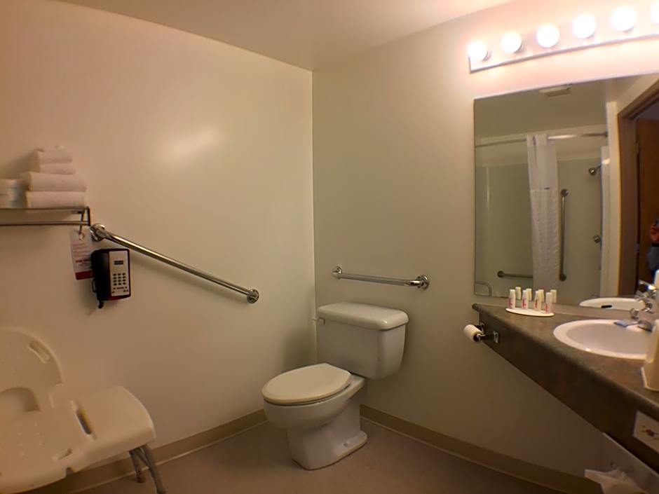 Super 8 by Wyndham Kenora