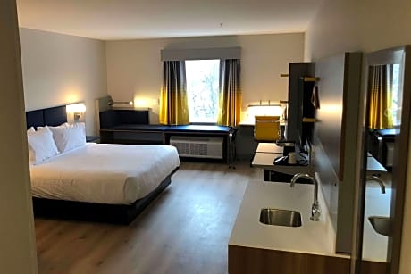 Queen Room with Two Queen Beds - Non-Smoking