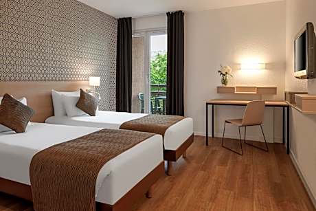 Deluxe Studio with Balcony