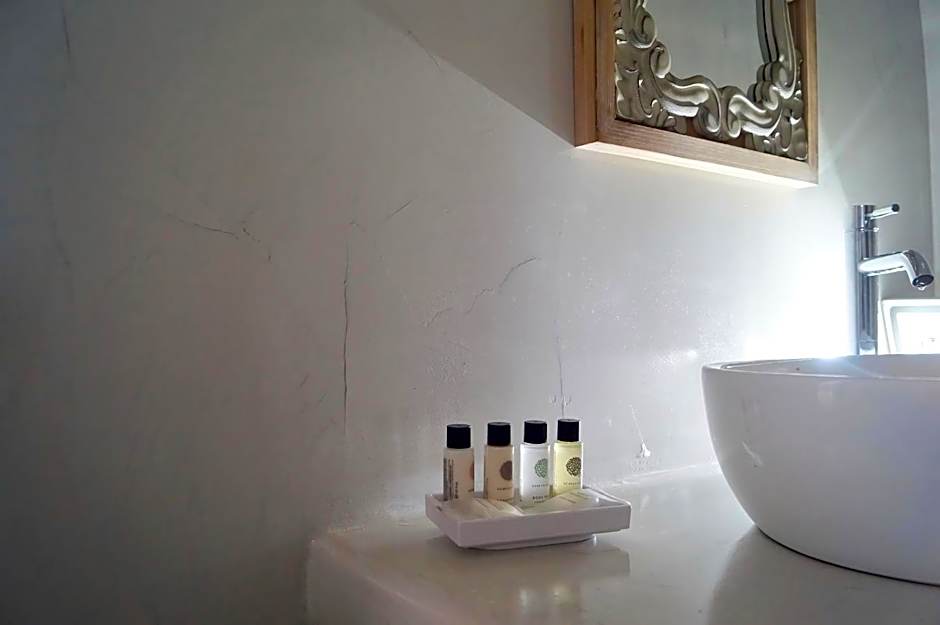 Golden Stone Santorini Suites