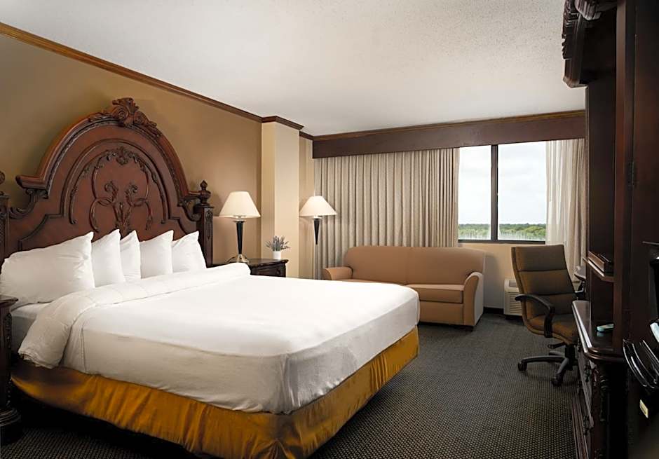 MCM Eleganté Hotel & Conference Center