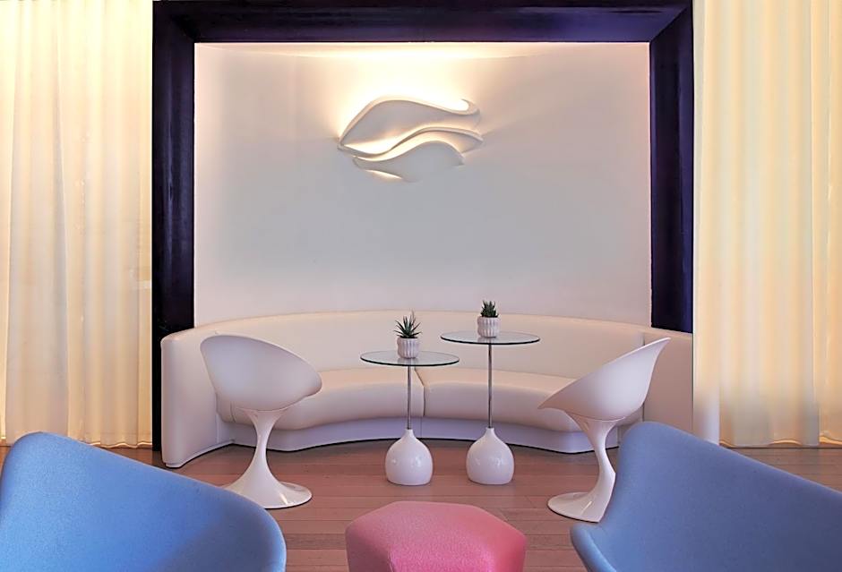 The Valorian Los Angeles, Curio Collection by Hilton