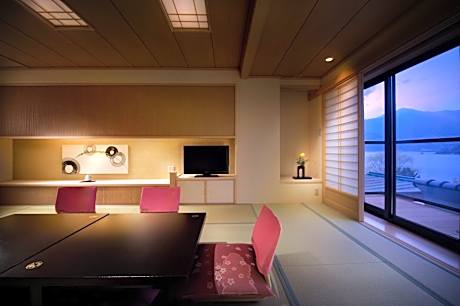 Japanese-Style Standard Room with Lake View