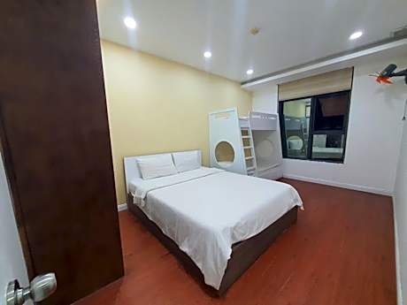 1-Bedroom City View Apartment with Twin Bed and Balcony