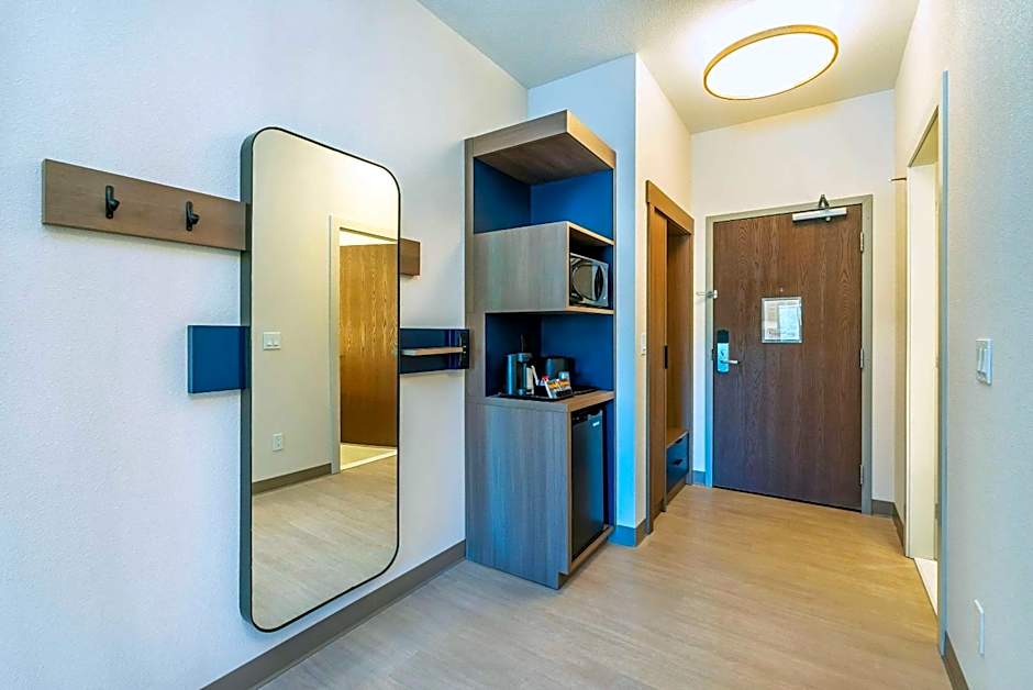 Comfort Suites Kelowna