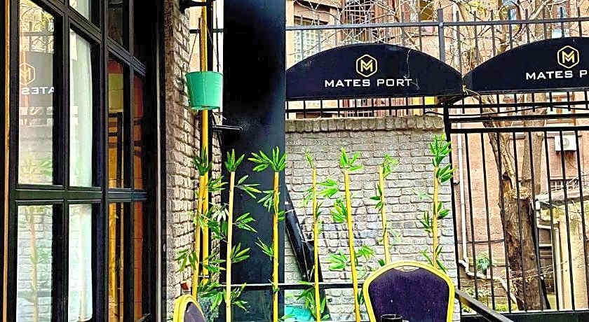 Mates Port Hotel
