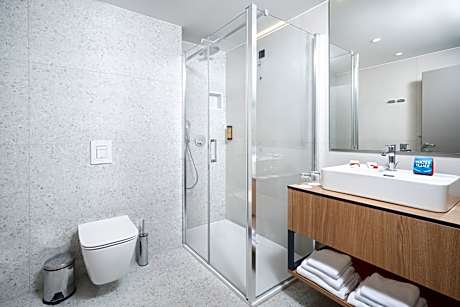 classic room with balcony pool side -single use