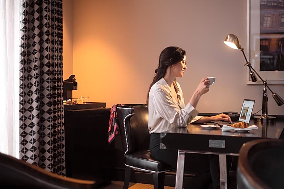 The Singular Santiago