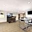 Days Inn and Suites by Wyndham Kansas City South