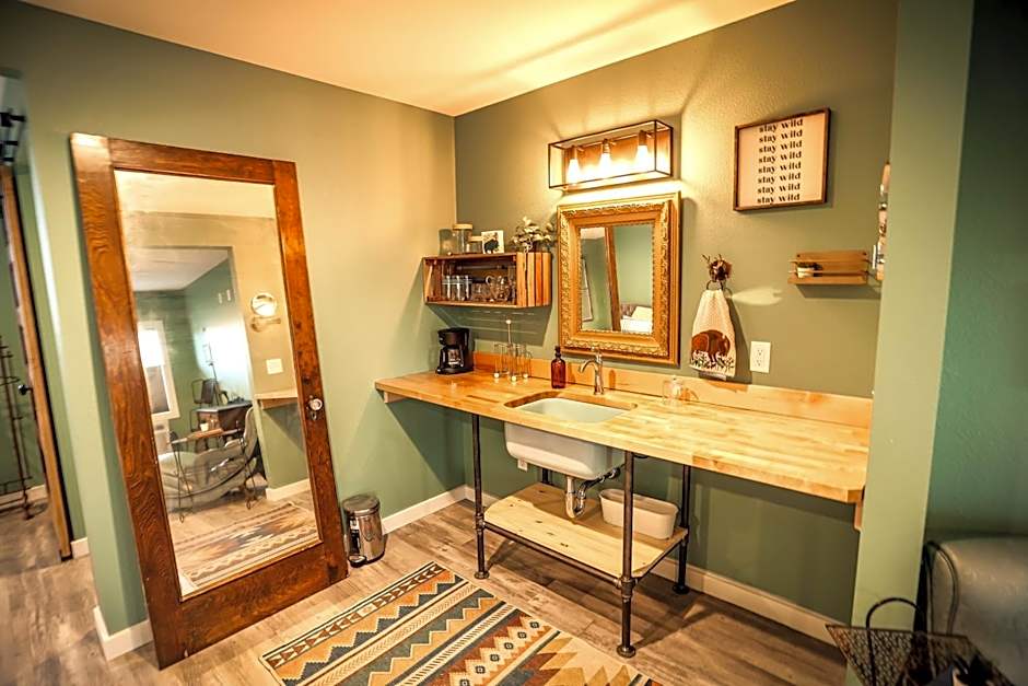 The Blue Buffalo Motel