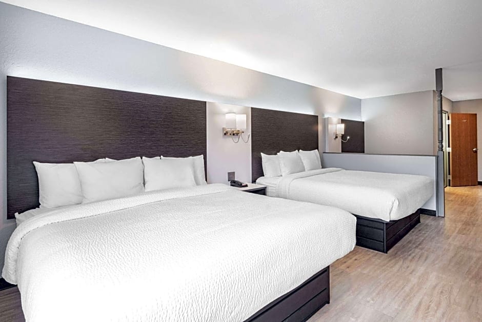 Days Inn & Suites by Wyndham Niagara Falls/Buffalo