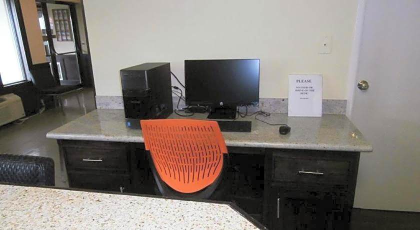 Americas Best Value Inn & Suites Thief River Falls