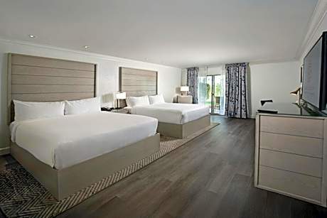 Deluxe Queen Room