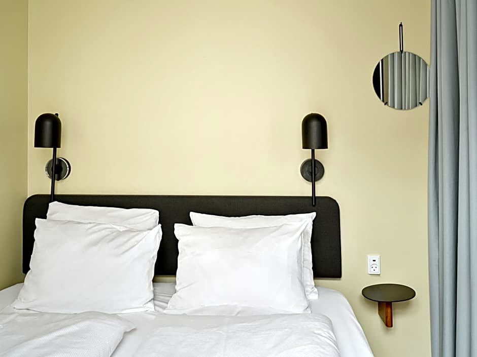 Apēron Apartment Hotel