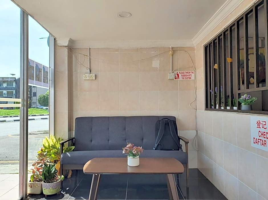 OYO 90997 Hoover Room