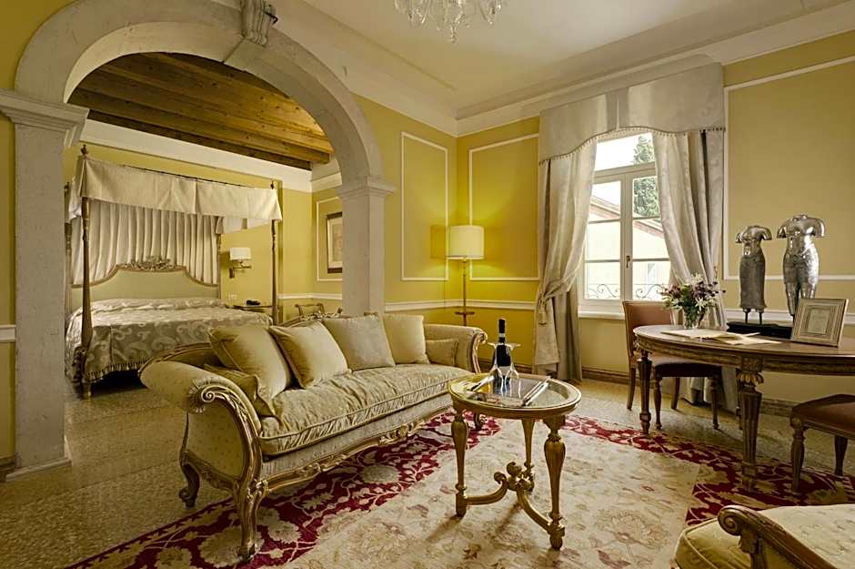 Photo 1 of 4 of Deluxe 1 Queen Bed Suite