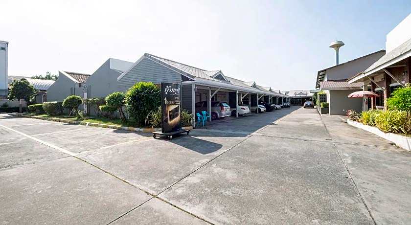 OYO 75382 Chonburi Hotel