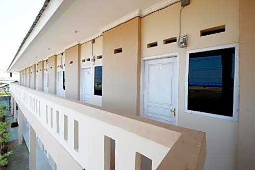 SPOT ON 2027 Putri Guest House Syariah