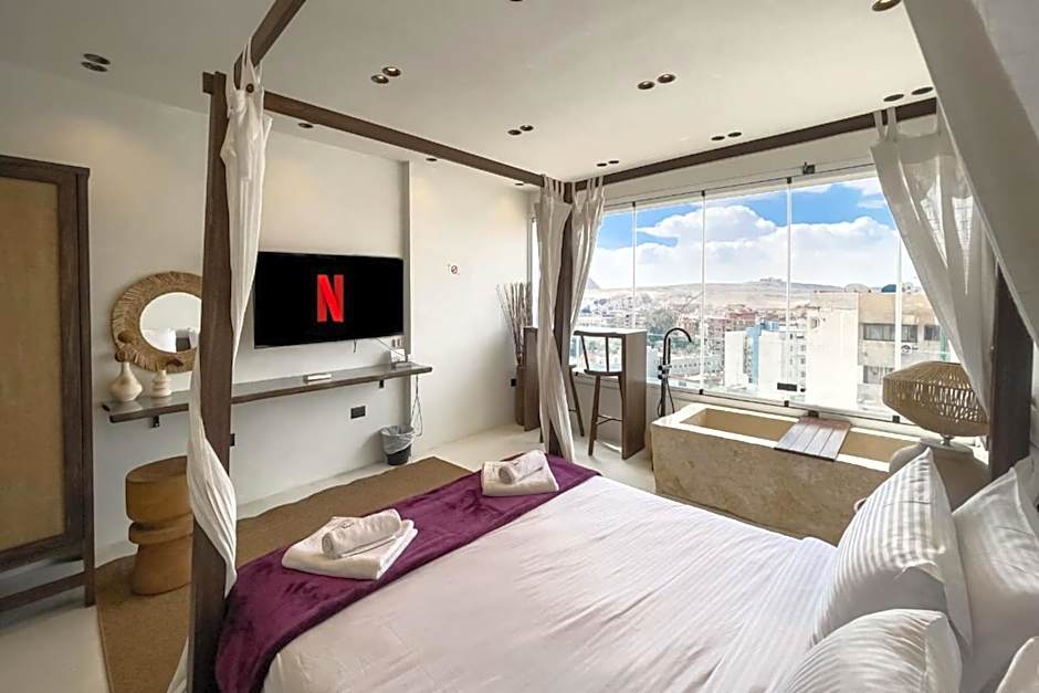 The Pyramids Horizon Studio w Bathtub