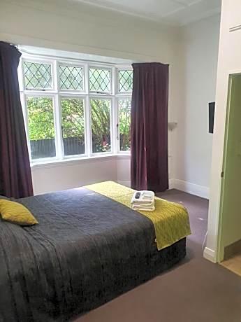 Room 5 - Budget Single - Own Toilet and Vanity