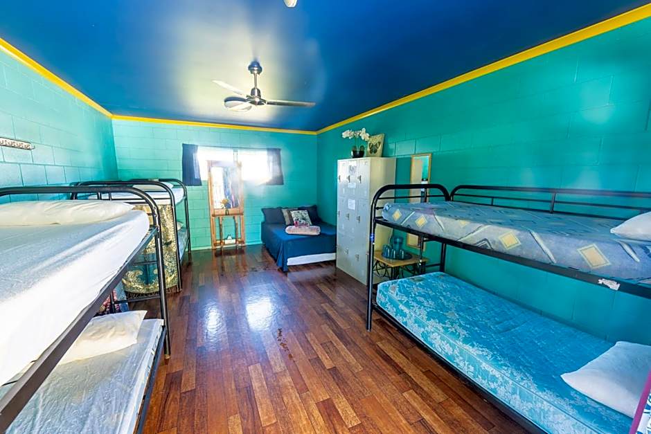 Cool Bananas Backpackers