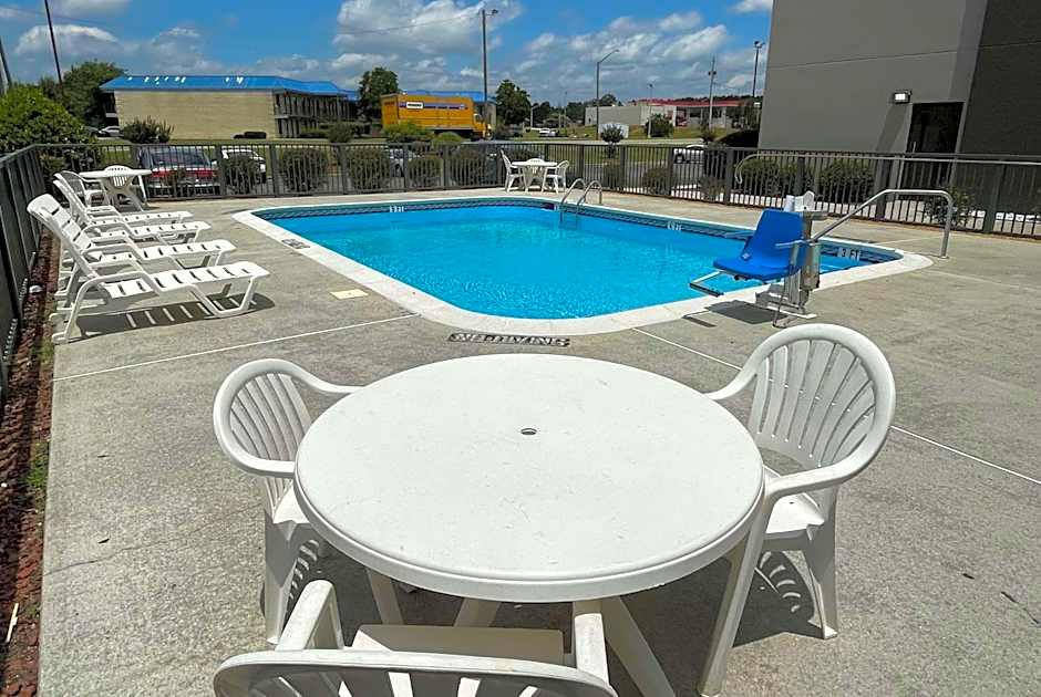 La Quinta Inn & Suites by Wyndham Fayetteville I-95