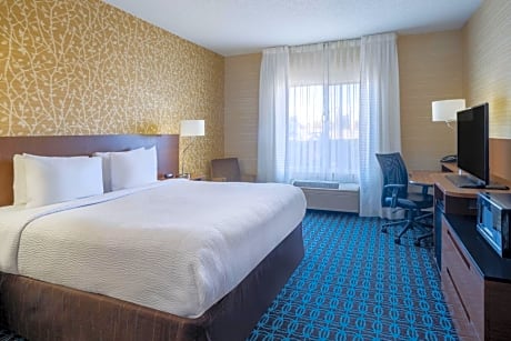 King Room with Transfer Shower - Mobility Accessible